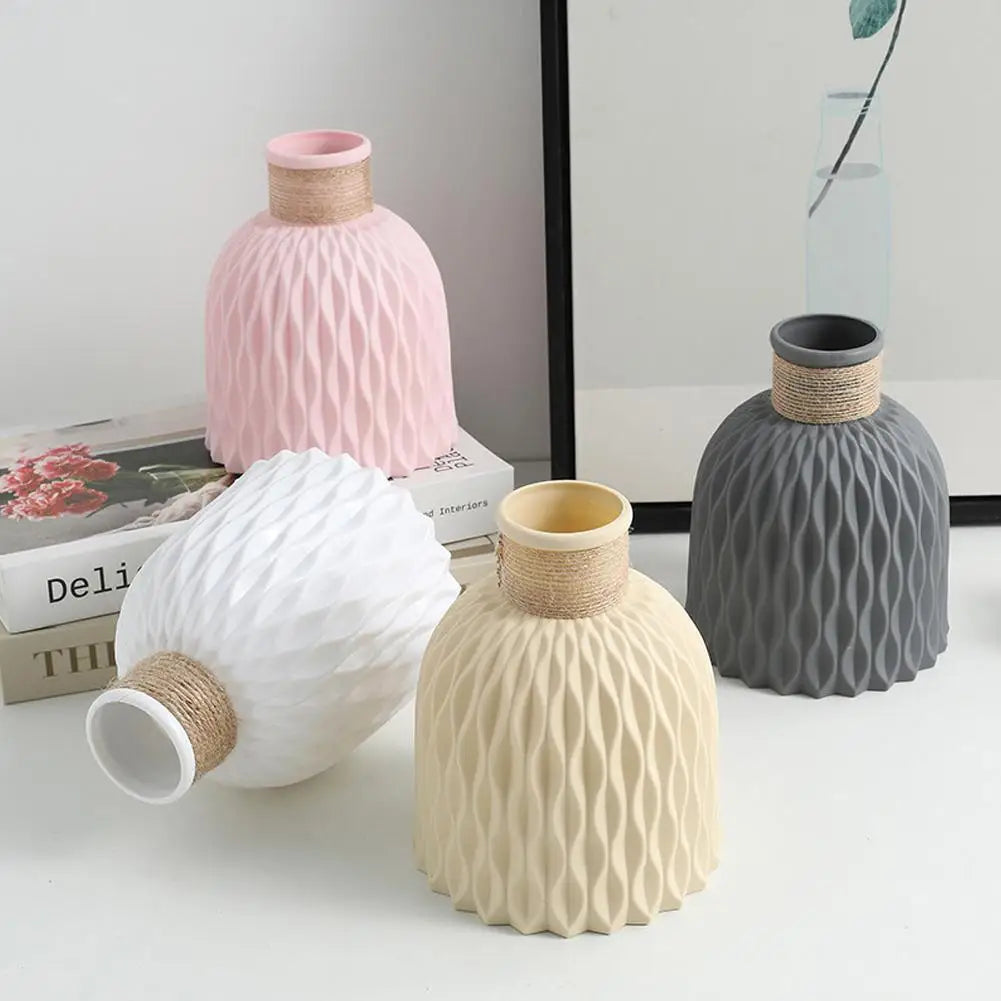 Vase en polymère ondulé style moderne